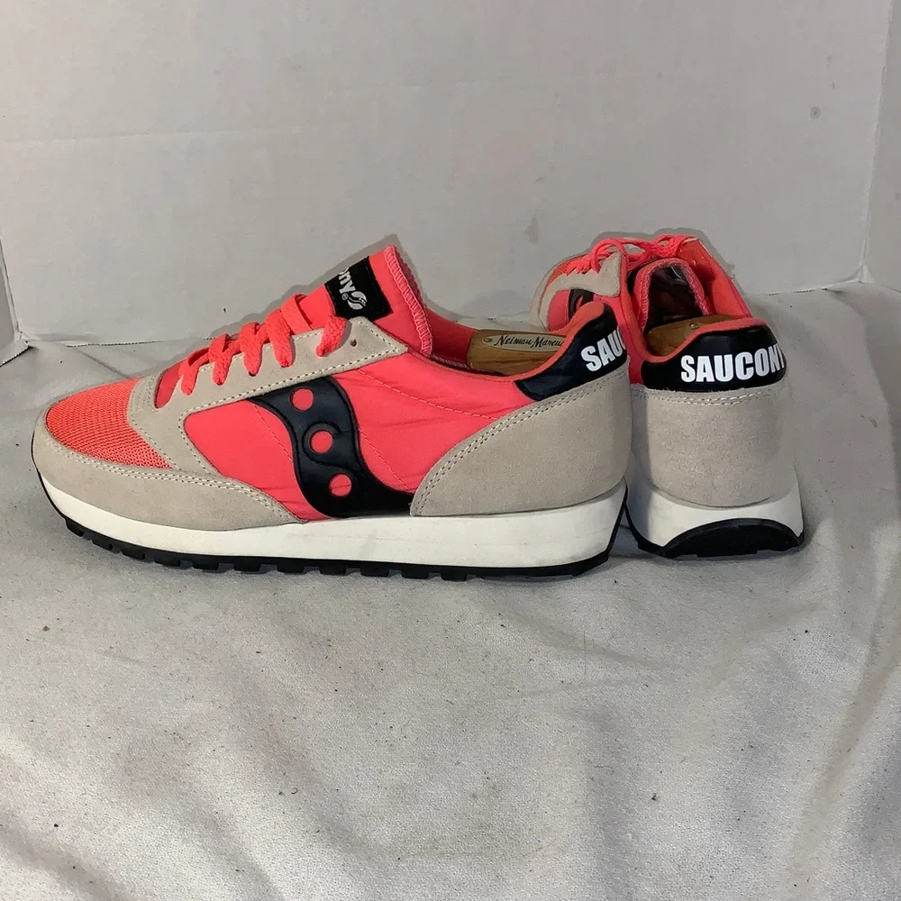 Saucony Womens Jazz Original Pink and Beige Retro Runner Sneakers